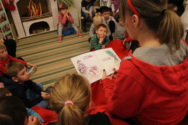 Pregrada: Oduševljenim mališanima predstavljena slikovnica „VOL(ontiranje) pobjeđuje bol“ 